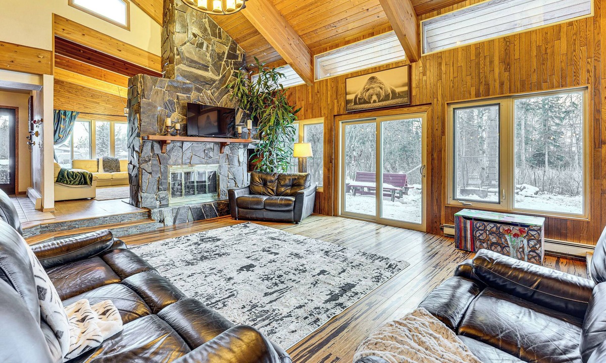 Spenard House | Hike, Ski & Soak! Spacious Anchorage Getaway