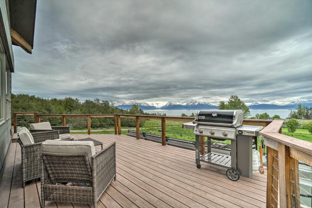 Kachemak House | Home w/Kachemak Bay View - 5 Miles to Downtown!