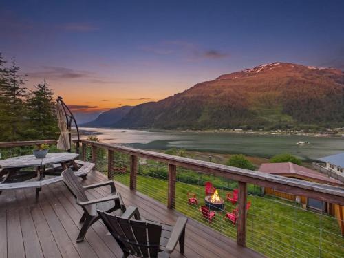 West Juneau House | Juneaus Ultimate Gathering Place 7BR, Ocean Views