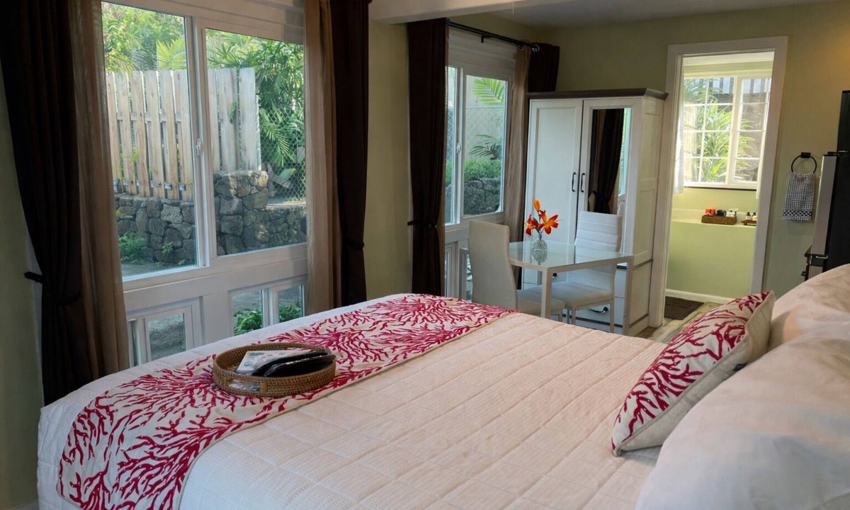 Historic Kailua Village Apartment | Kona Nook - Cozy Studio with Island Warmth