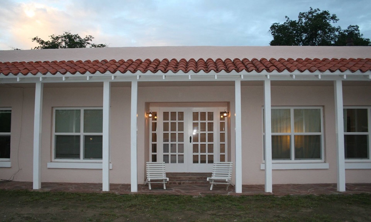 Truth or Consequences House | Labyrinth Retreat in Truth or Consequences A Cozy and Comfortable Home for 4!