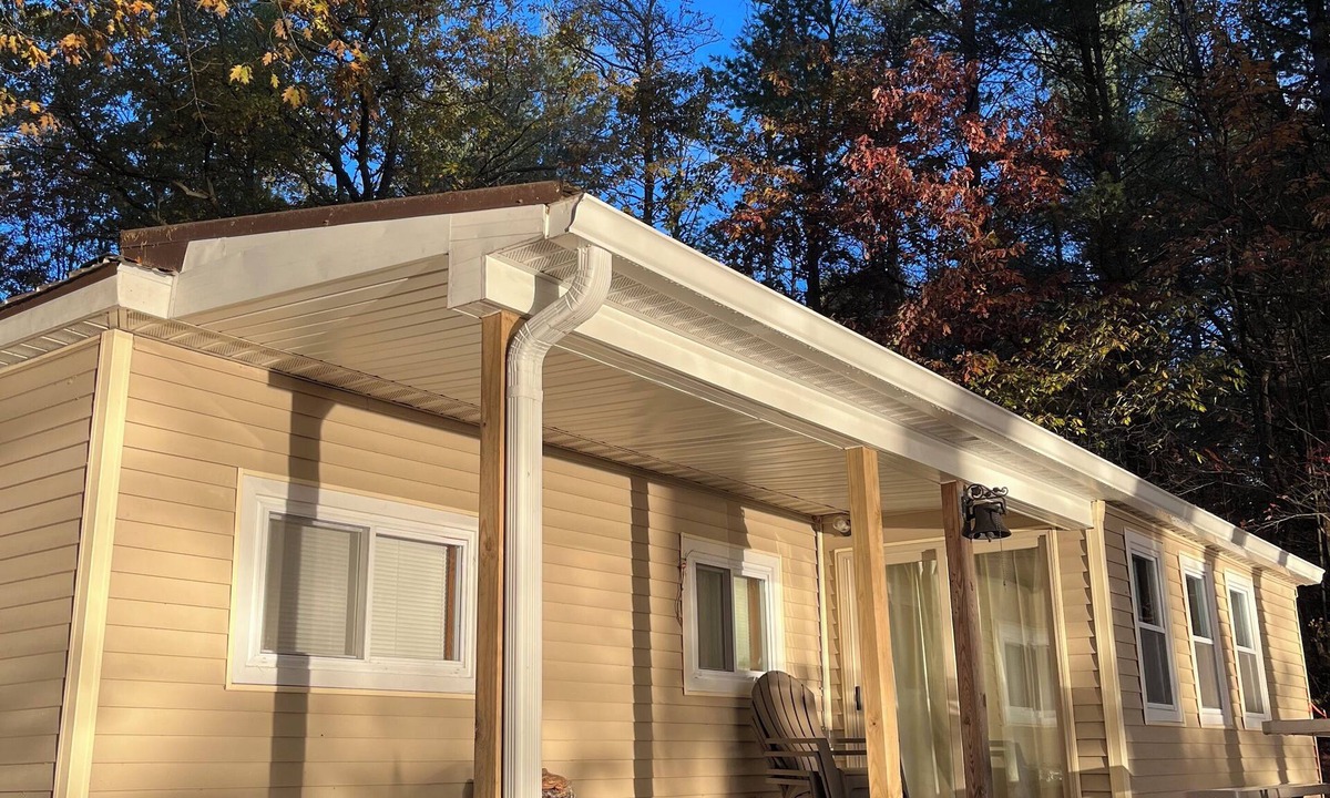 Lewiston Cottage | Lakefront Cozy Rustic 3 bedroom cottage on Big Wolf Lake