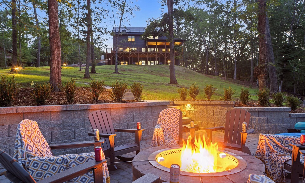 Mill Spring House | Lakefront Luxury - Pickleball · Dock · Hot Tub