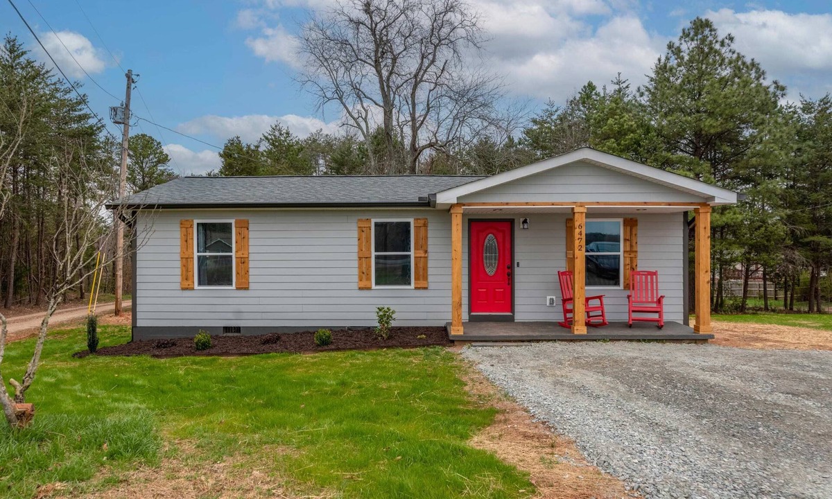 Sherrills Ford House | "Little Mountain Cottage" Near EPIC Mountain Creek Park w/Biking & Lake Norman