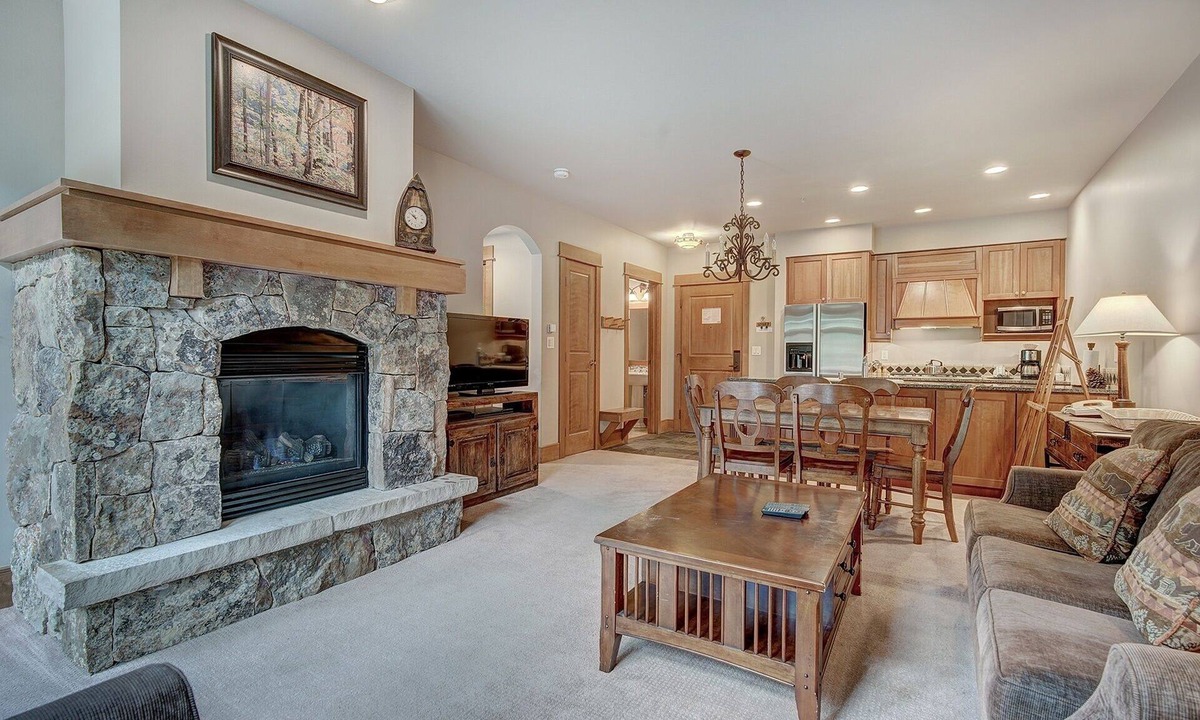 River Run Condo | Luxurious 1 BR in River Run Village with Ski in ski out, Kids Ski Free, No cleaning fees by RedAwning