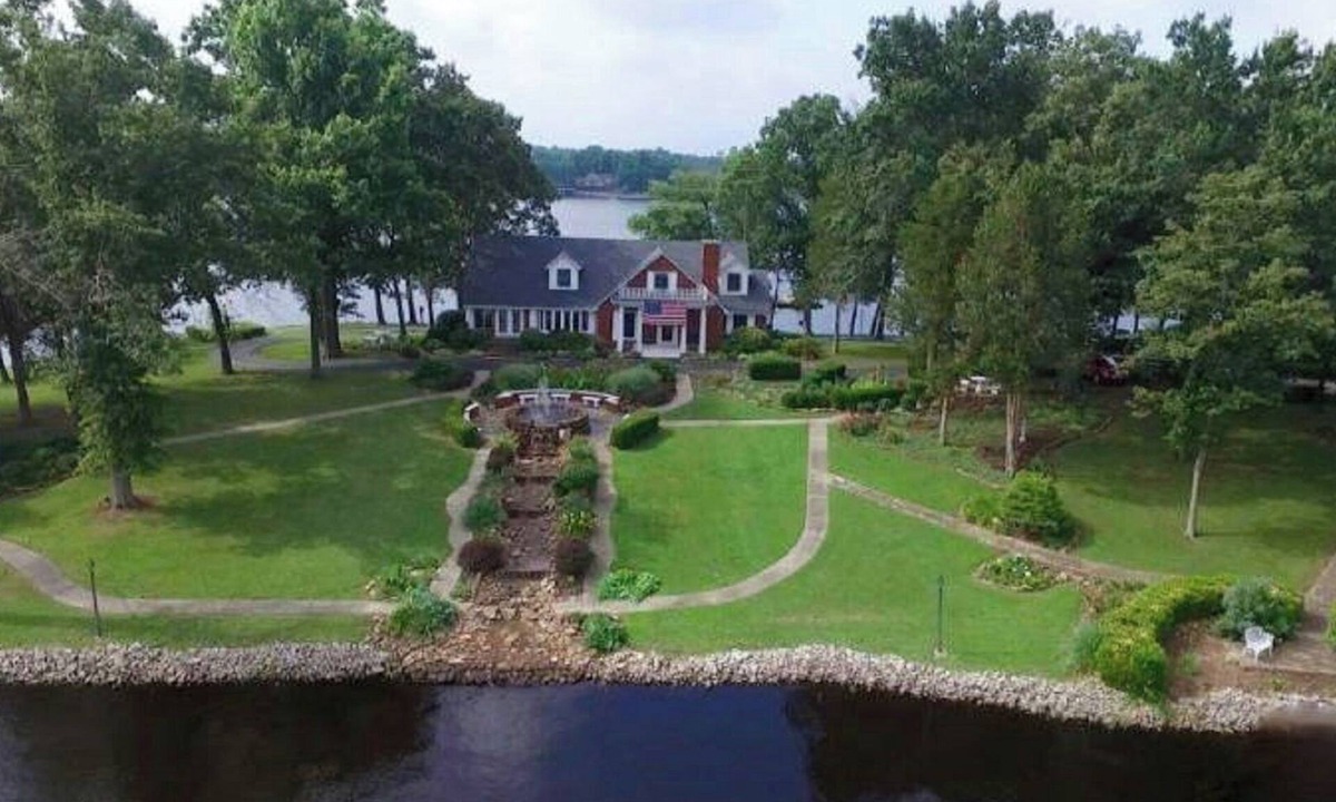 Marion House | Luxurious Peninsula Property ~ Best View On LOE - Hot Tub/Kayaks/paddleboards