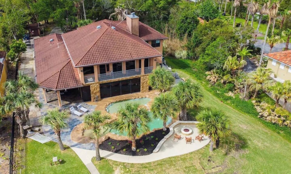 Clear Lake Shores House | Luxury Waterfront Estate w/Heated Pools, Private Pier & Walk to Boardwalk