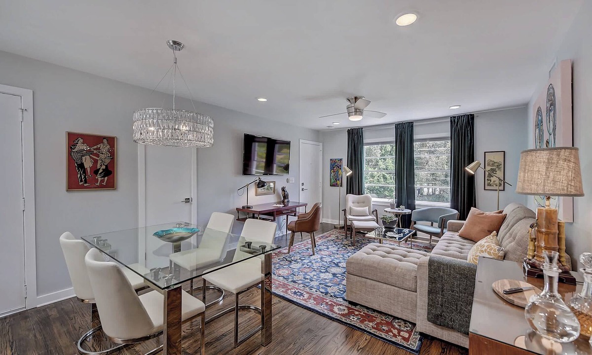 Cherry Condo | Modern 1BR Condo · King Bed & Parking · Myers Park near Atrium CMC and Uptown