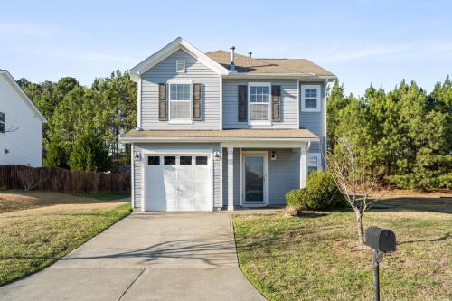 Durham House | Modern 3BR Durham Retreat Near Duke & DT Sleeps 6