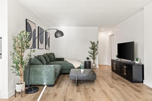 Westwood Apartment | Modern and Spacious 1BR Apt in Prime LA Location!