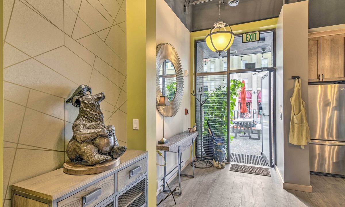 Downtown Anchorage Apartment | Modern Downtown Apt - Walk to Parks + Cafes!