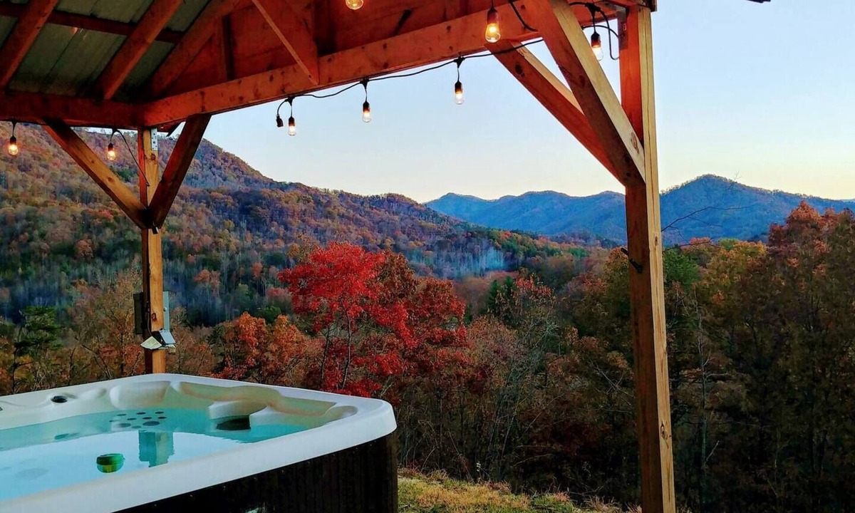 Bryson City Cabin | Mountain‑View Cabin on 3 Acres Hot Tub Near Downtown Bryson City & GSMNP