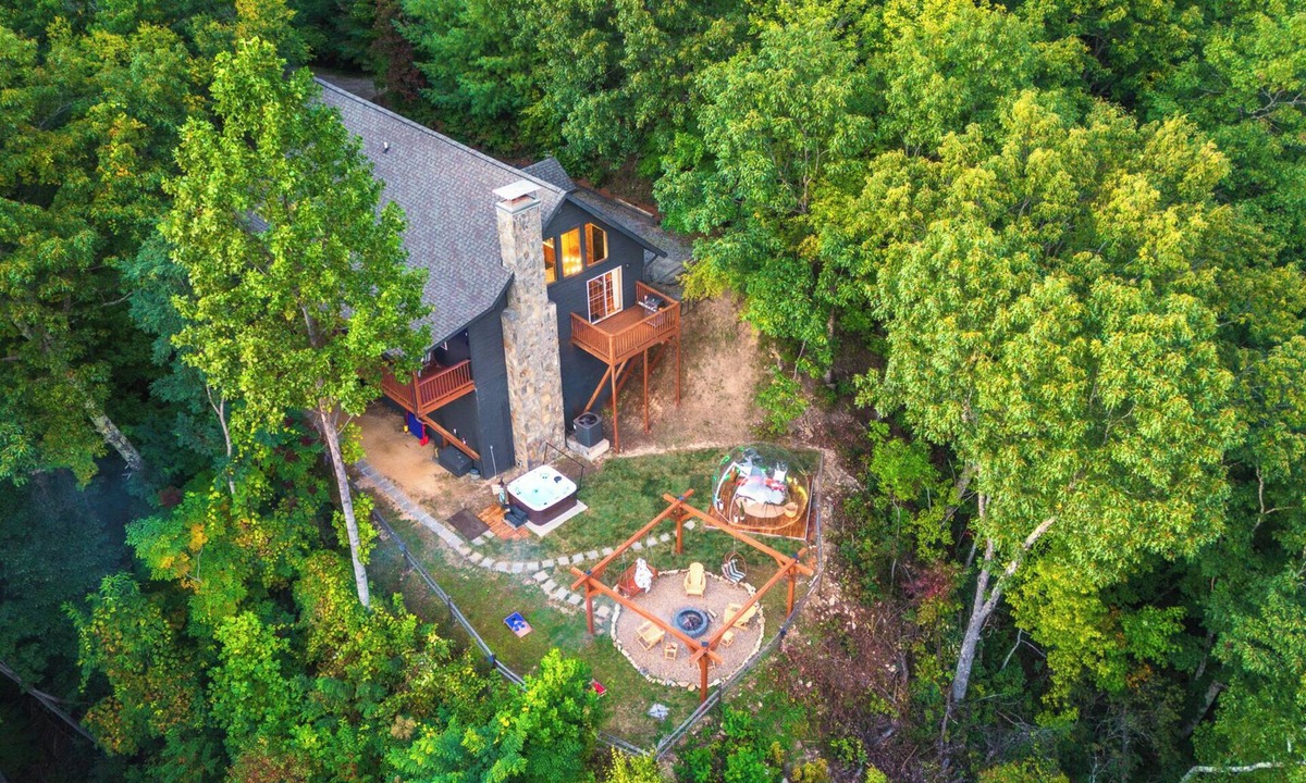 Maggie Valley Cabin | Mountain View, HotTub, Pet-Friendly, FirePlace, GameRoom, BBQ, 4min to Downtown