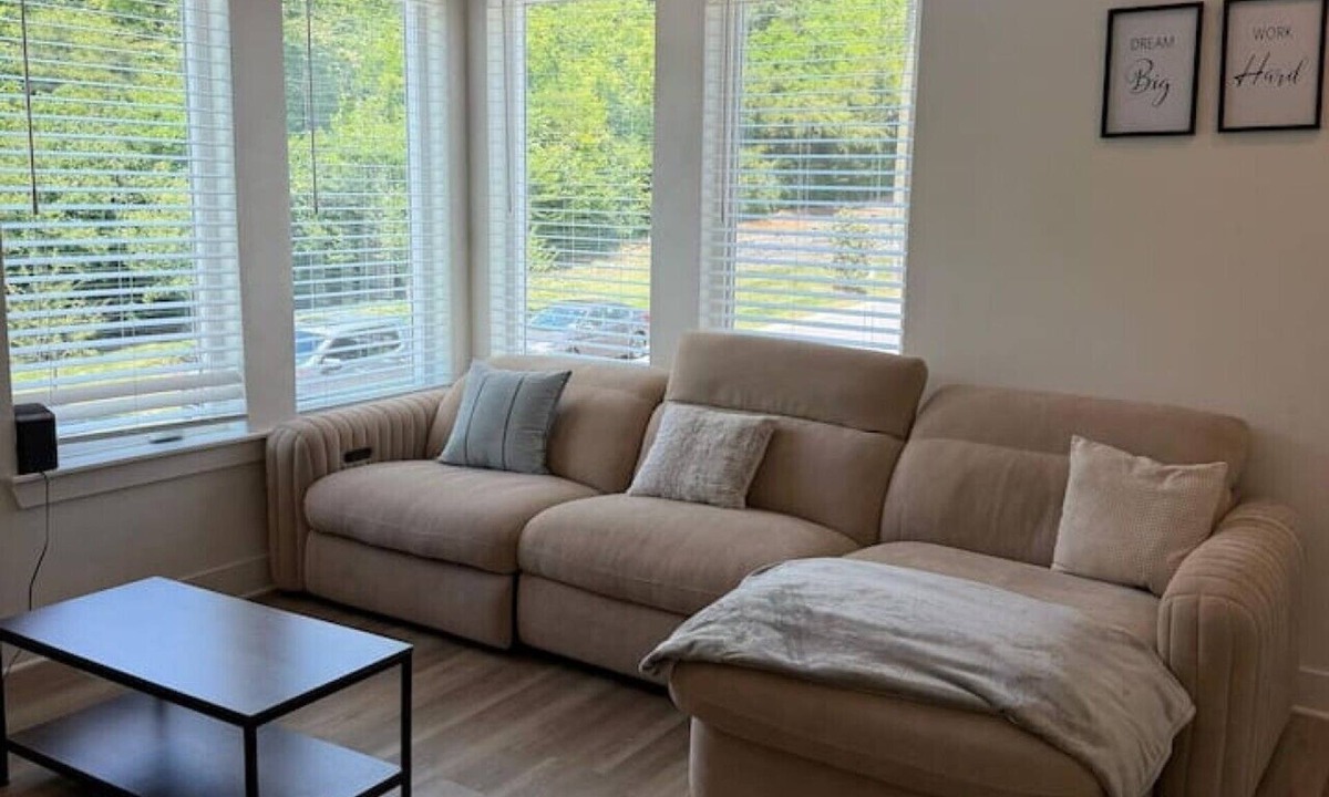 Dickerson Road House | Music City Townhouse | Sleeps 8 | Near Broadway