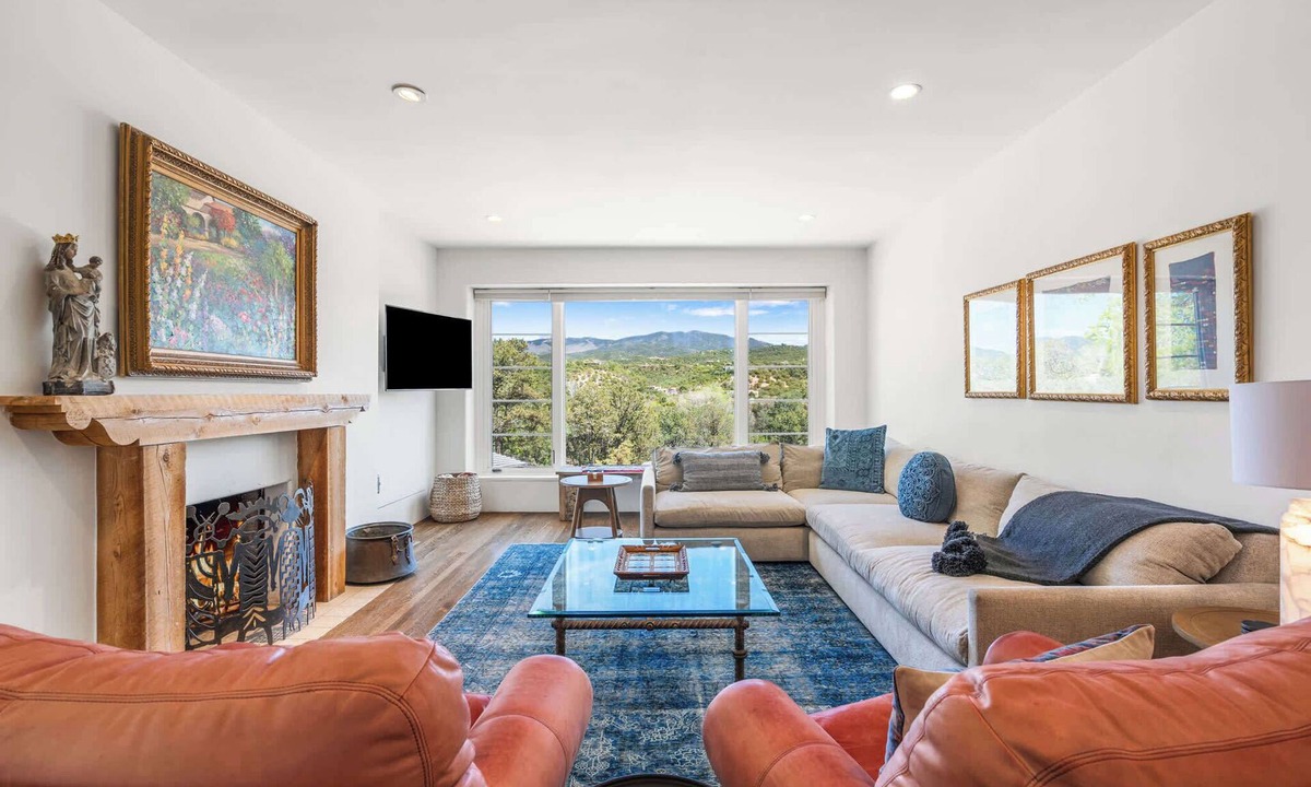 Northeast Santa Fe House | Near Santa Fe Plaza, Luxury Outdoor Space, Hot Tub