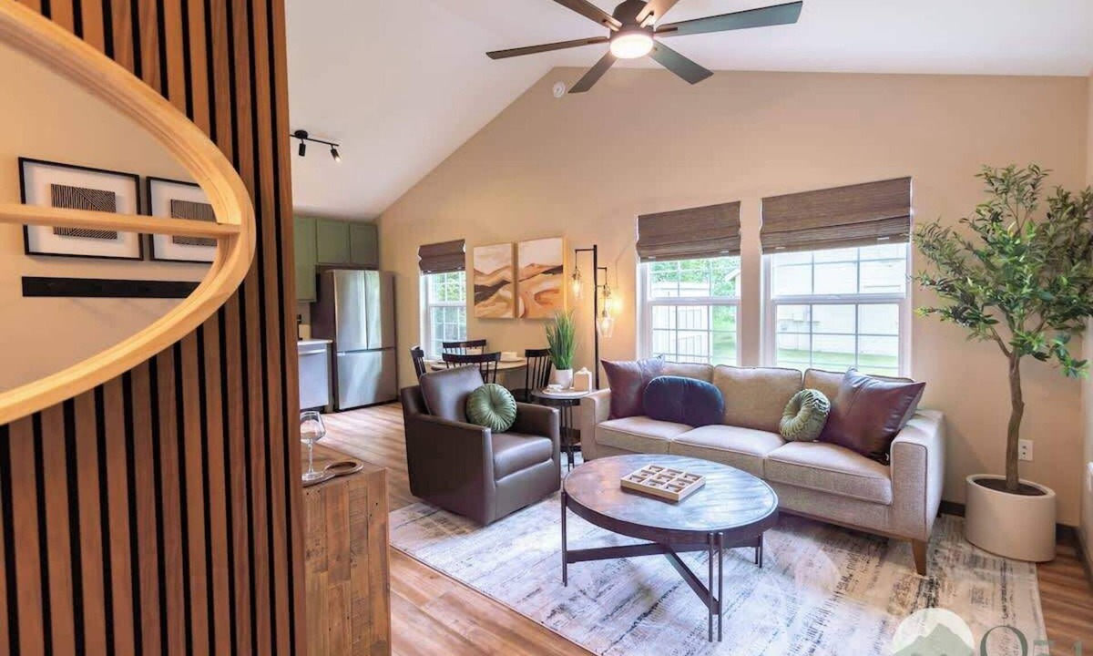 Palmer House | New! 2bd/2ba w/Laundry & Kitchen