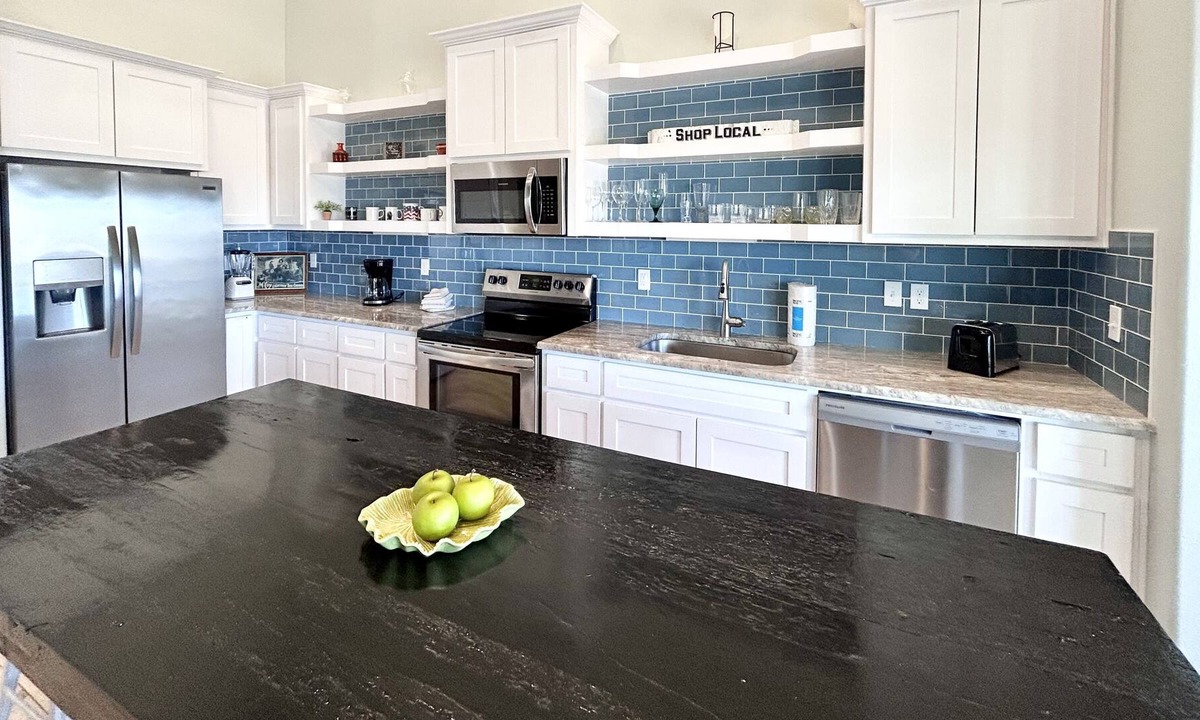 Flour Bluff House | New Listing! Near the Water with Private Pier, Boat Slip & Community Pool!