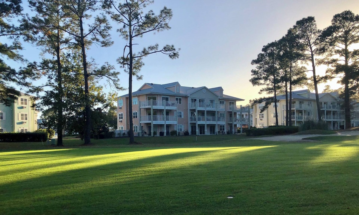 Calabash Apartment | Nice room with mini kitchen in prestigious Brunswick Plantation Golf.