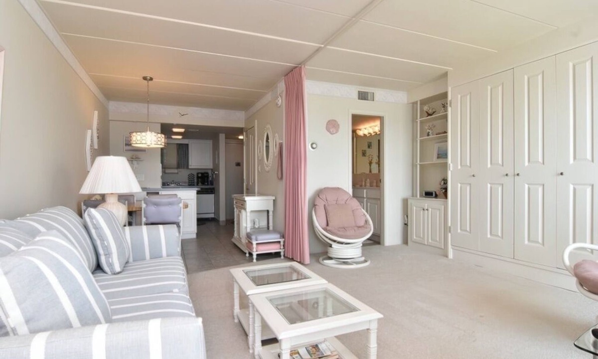 South Rehoboth Condo | OCEAN FRONT CONDO. ENJOY YOUR MORNING COFFEE SITTING ON YOUR PRIVATE BALCONY WATCHING THE SUNRISE.