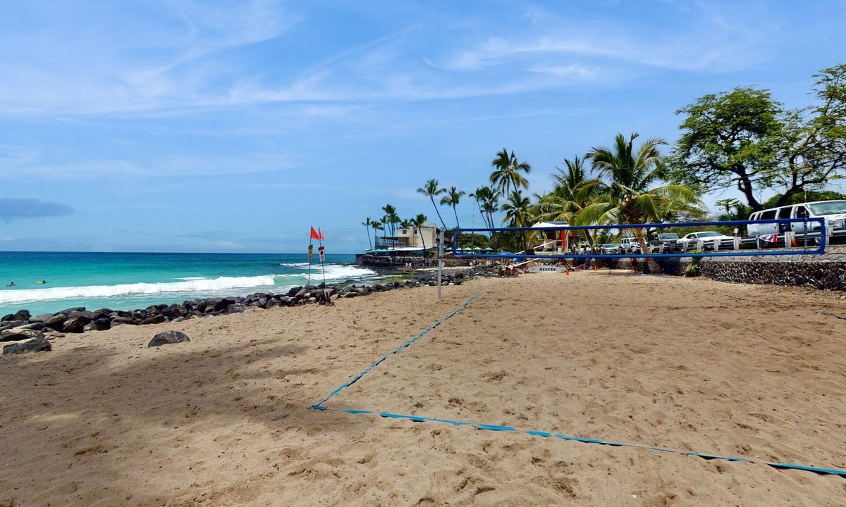 Kahaluu Bay Condo | Ocean- & mountain-view condo with pool, hot tub, sauna, & central AC