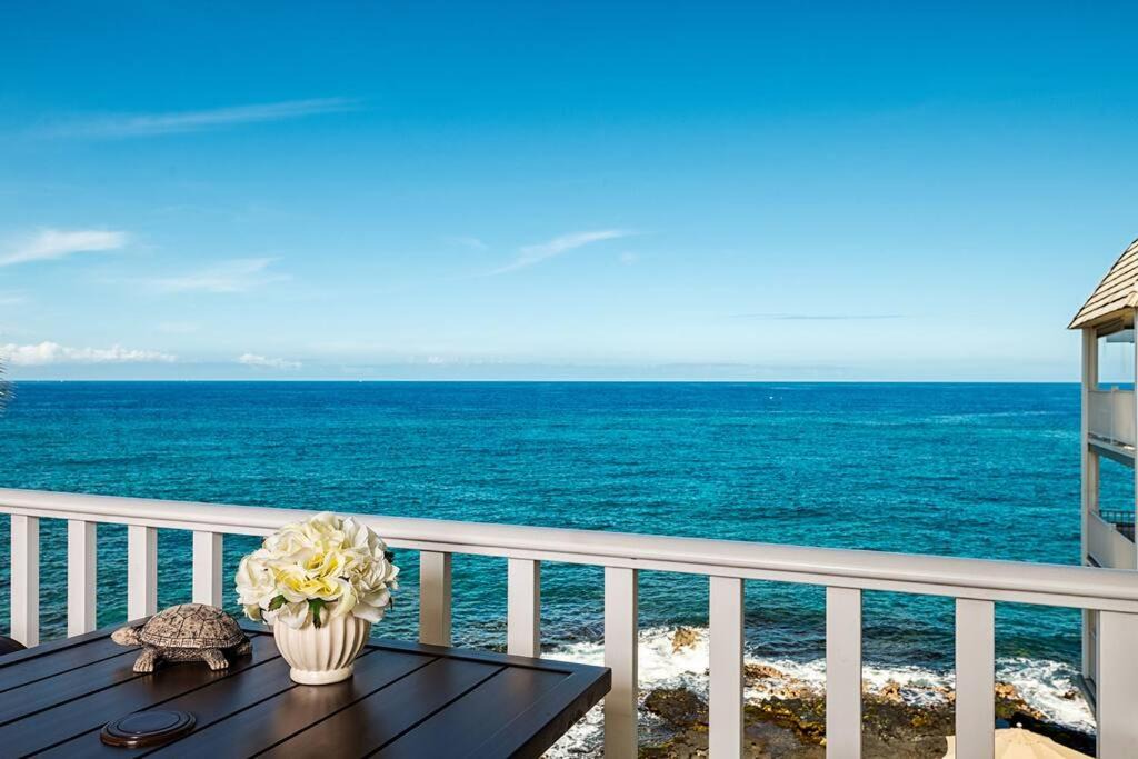 Kailua-Kona House | Oceanfront Condo Stunning Views and Pool - Hale Kona Kai 407 by Casago Kona