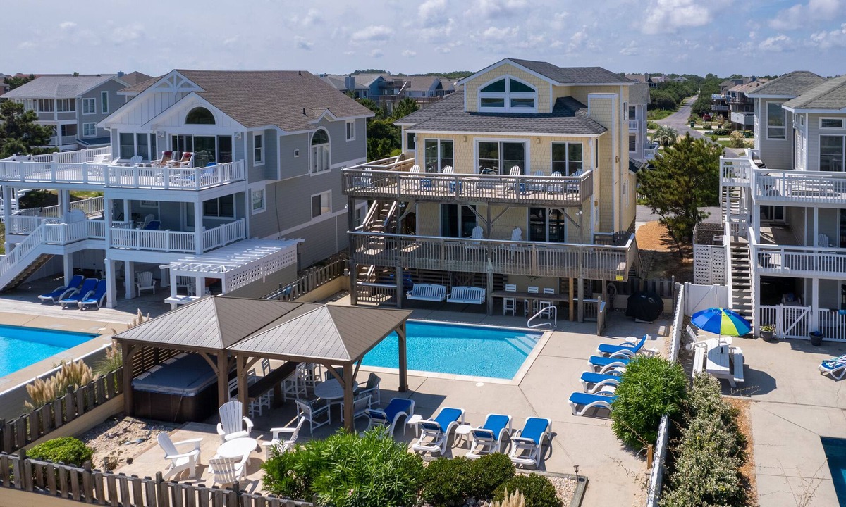 Ocean Sands House | OCEANFRONT, Private Pool, Ocean Views, Close to Beach Access! OS3Q, Banana Wind