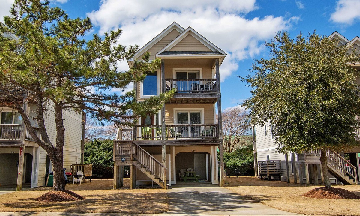 Corolla Light House | Oceanside, Community Pools, M24, Sunshine & Tan Lines