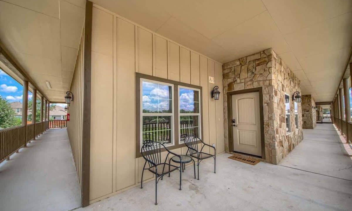 Gruene Condo | OM A5 River Float Haus on the Gruene