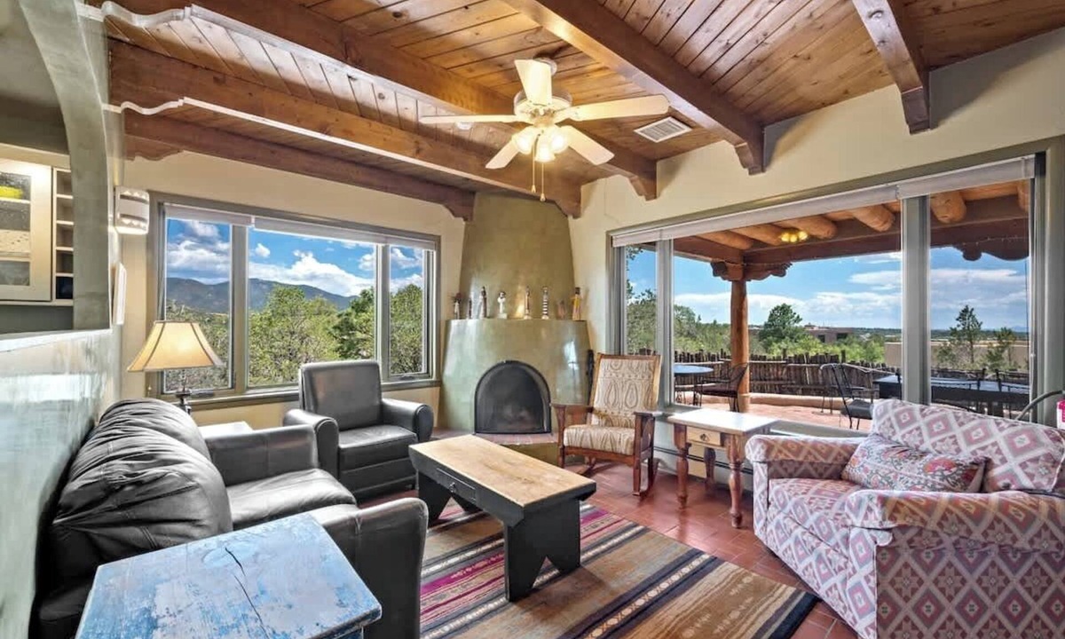 Northeast Santa Fe House | Panoramic Views, Walk to the Plaza, Flexible Space