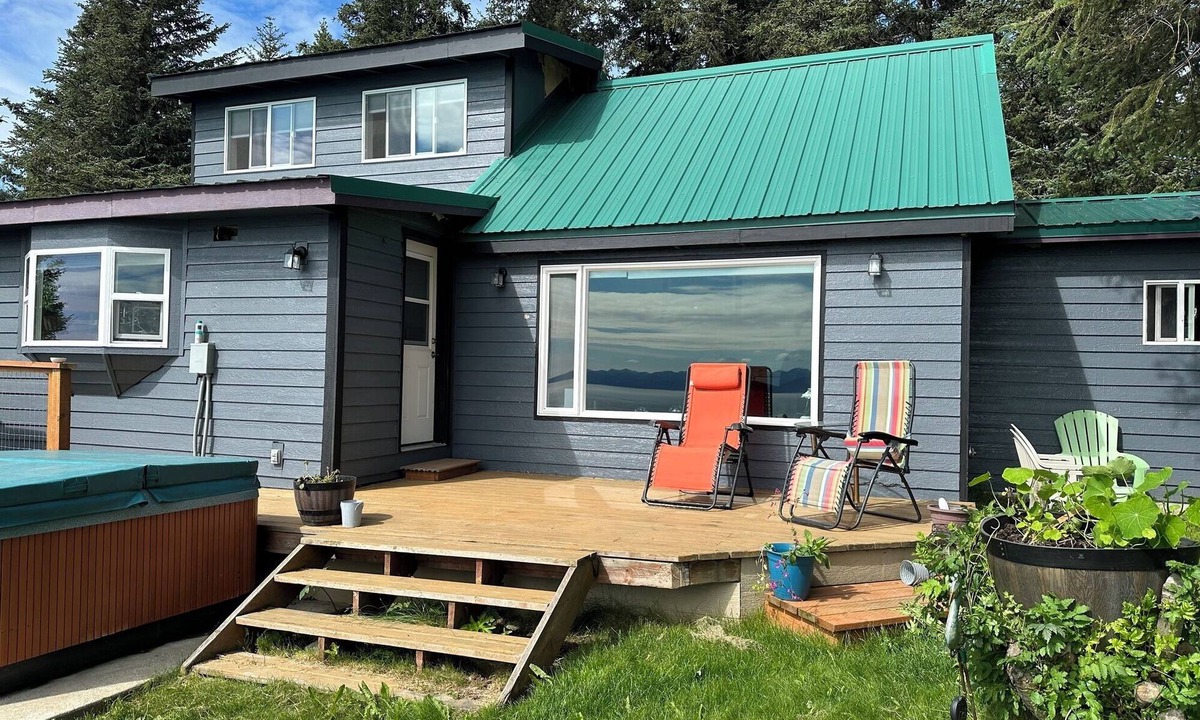 Homer House | Paradise Suites in Homer Alaska, an entire house w/a hot tub