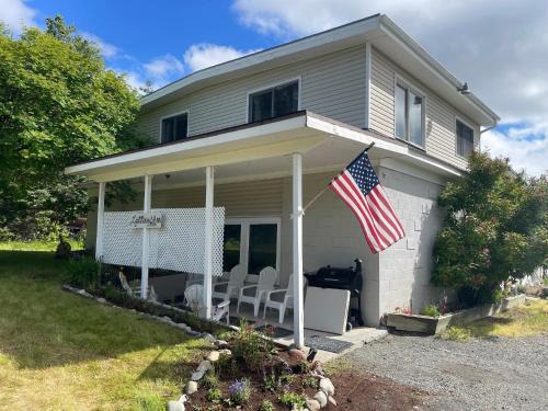 Kalifornsky Apartment | Peaceful Acres Triplex One - Lighthouse Inn - Soldotna, Alaska