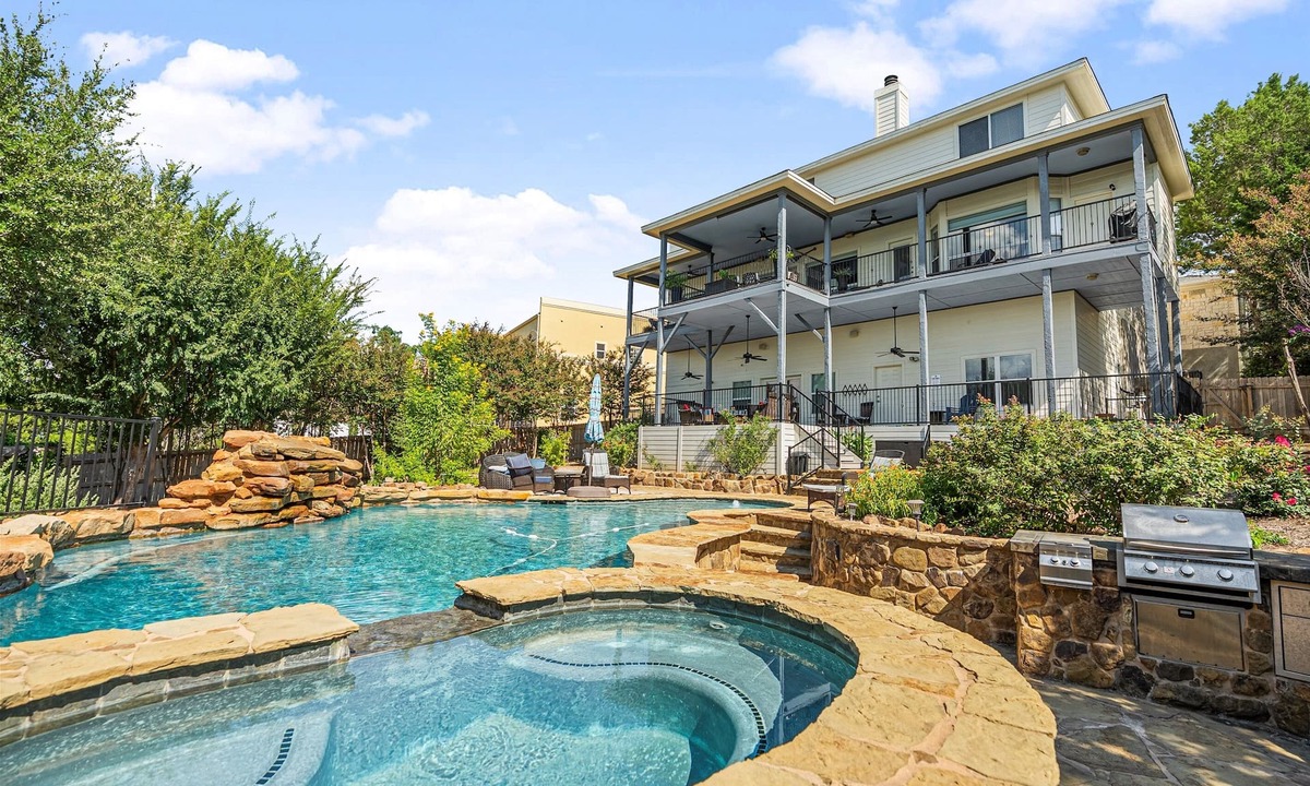 Point Venture House | Peckham Point 5 Bd Lake View Retreat w Private Pool