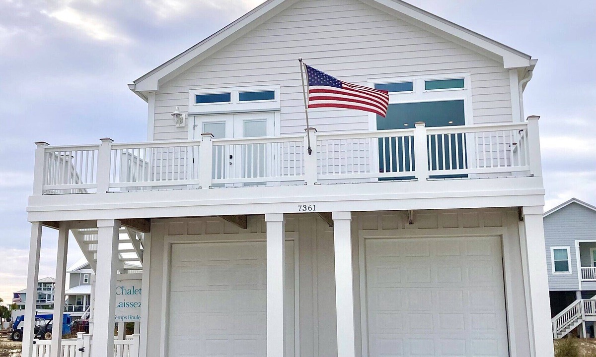 Navarre Beach House | Perfect 10/10 Rated Navarre Beach House-1 minute drive/5 minute walk to the Gulf