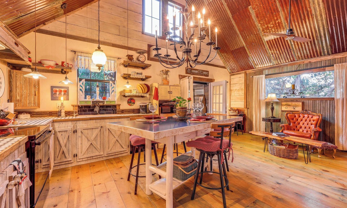 Wimberley Cabin | Pet-Friendly Wimberley Cabin w/Fire Pit & Hot Tub