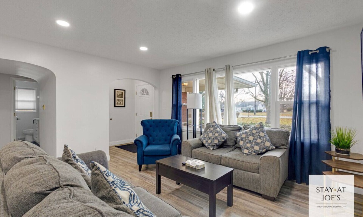 Wayne House | Private 4 BDRM house, 5 Miles from Downtown #6