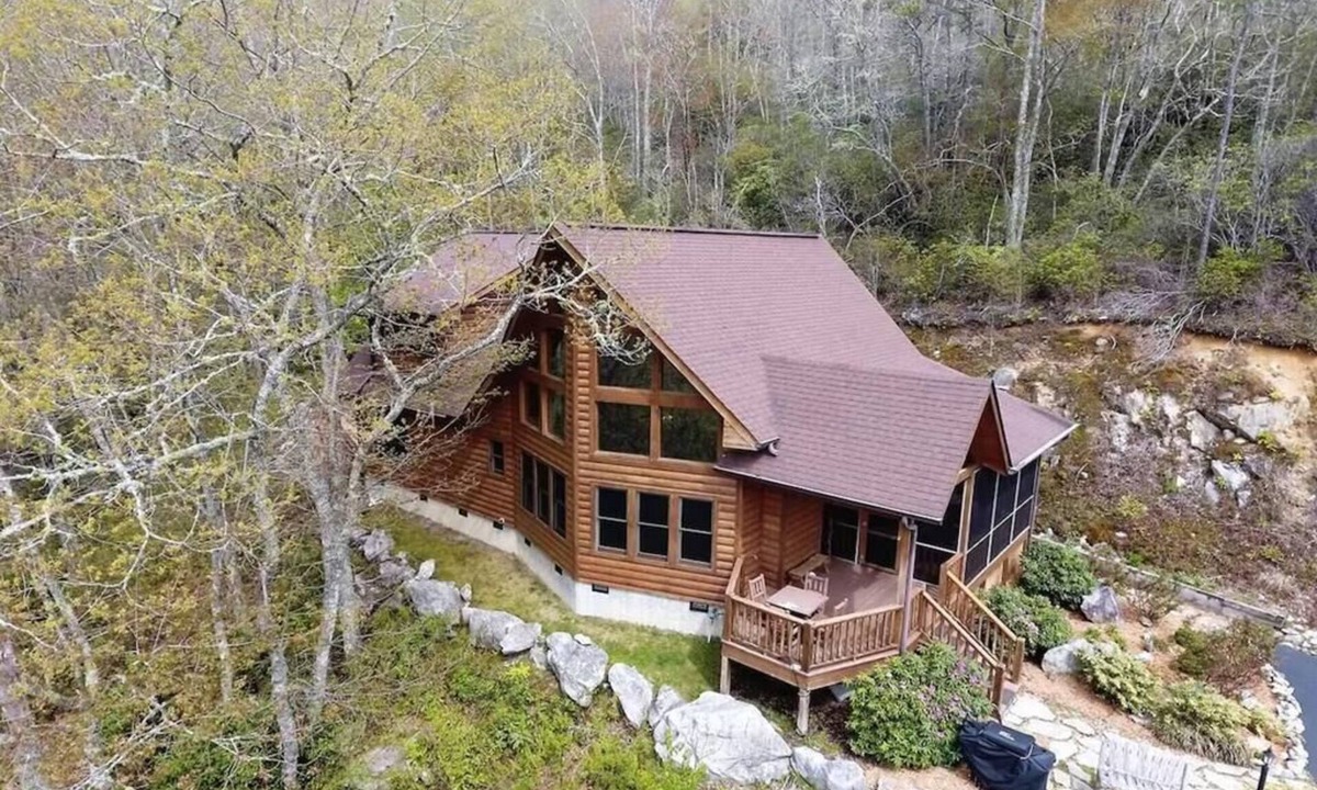 Cataloochee Ranch Cabin | Private, Mountain Views, Hot Tub, WiFi, Kid & Dog Friendly, Hike to the creek!