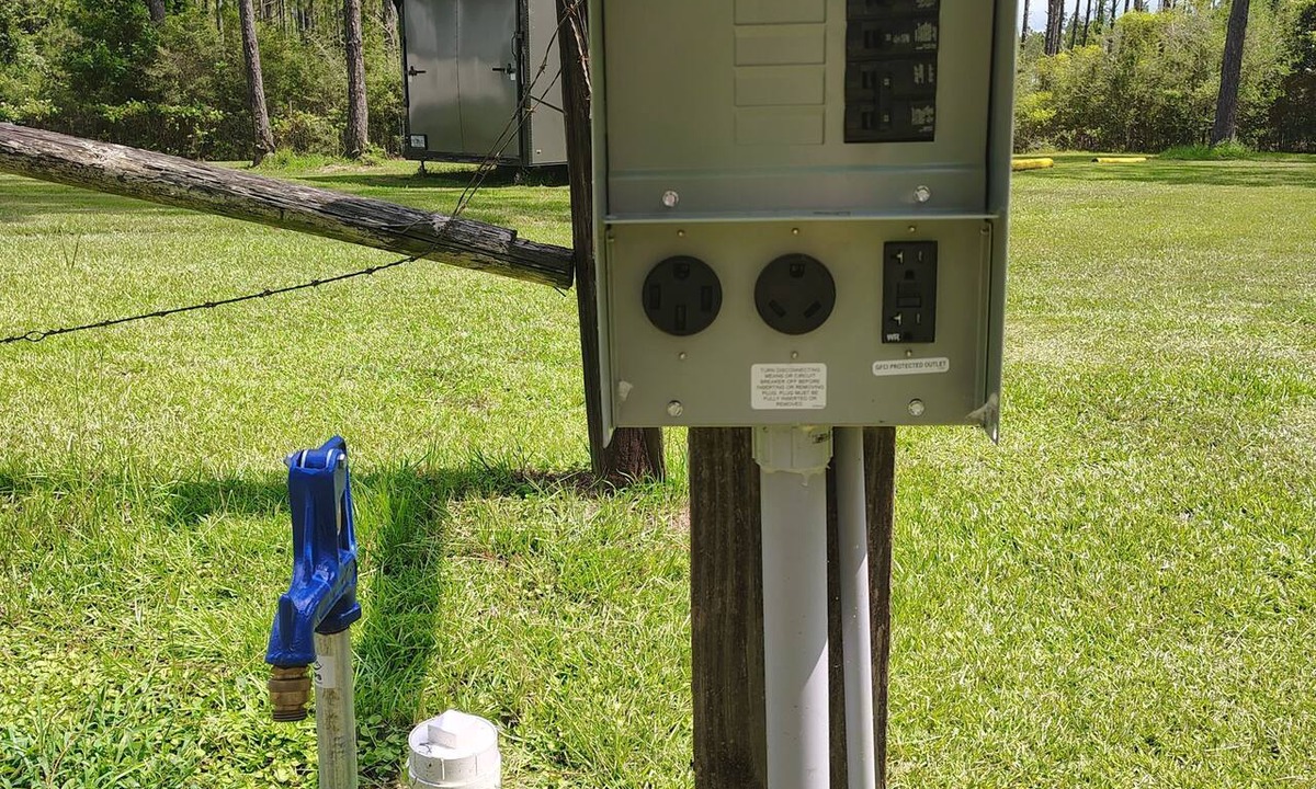 De Funiak Springs RV Rental | Private Rv Lot Near Lakewood Park which is the Highest Point in Florida.