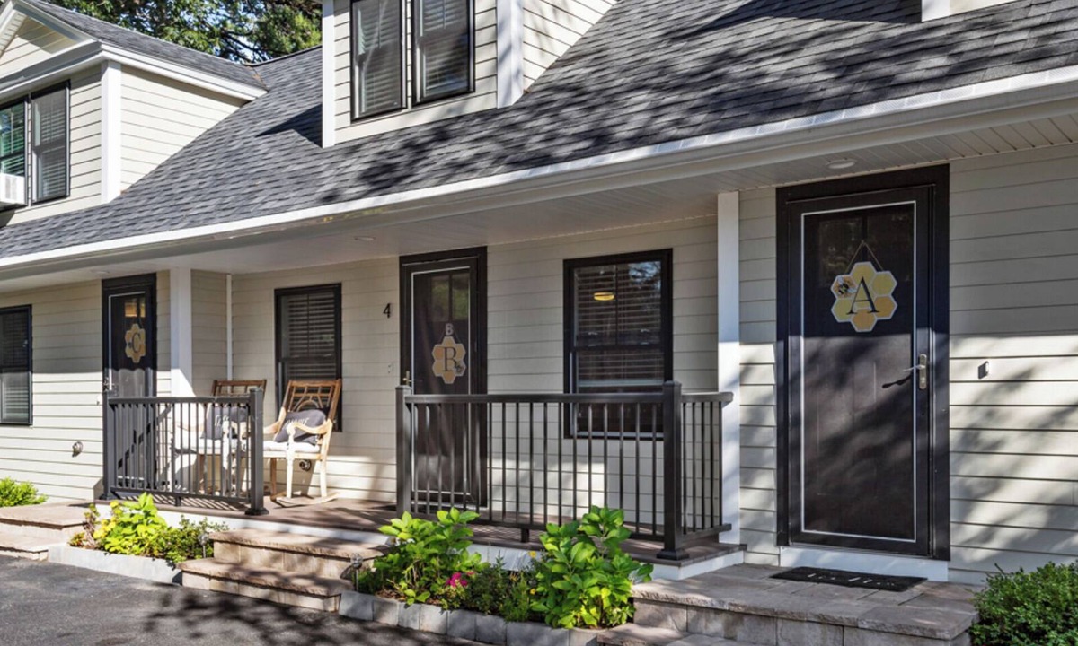 Ogunquit House | QUEEN BEE, The Hive Vacation Getaway
