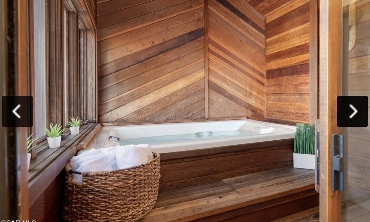 Silvercreek House | Relaxing, Quiet Retreat! Great floor plan for Friends & Family! So comfortable!