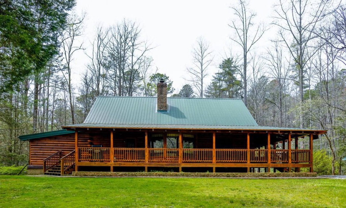 Brevard House | Secluded Lodge with Hot Tub! Outdoor enthusiast's dream!