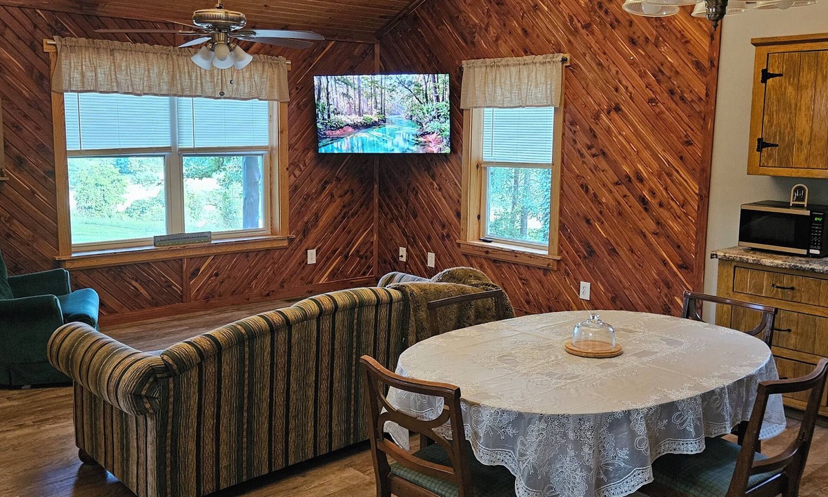 Silva Cabin | Secluded Private Beautiful Cabin in Mill Spring MO