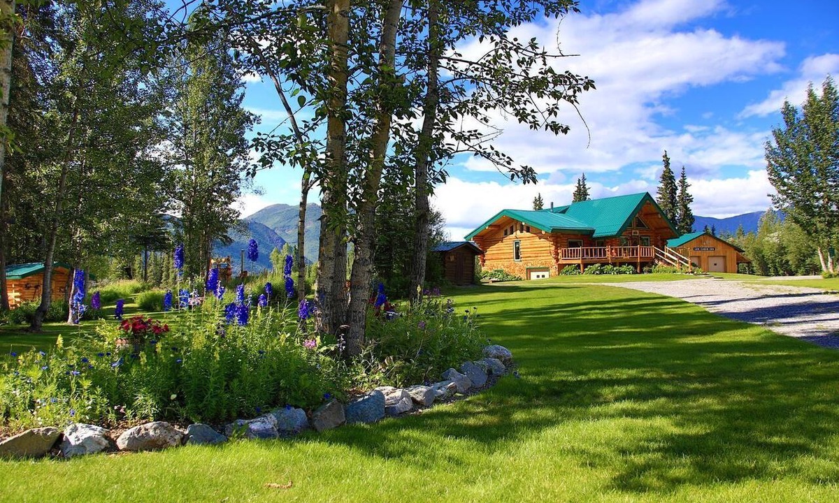Mentasta Lake Cabin | Secluded Rustic Wilderness Lodge & Cabin Retreat with Private Lake, Sauna & Adventure Trails near Tok, Alaska
