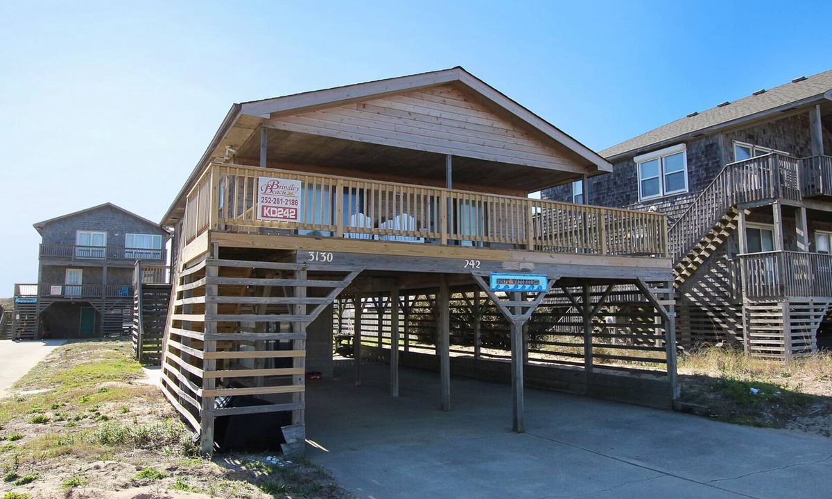 Colington House | Semi-Oceanfront, Ocean Views, 200 ft to Beach access, Dogs Welcome, KD242, Fitzs Wave Watcher
