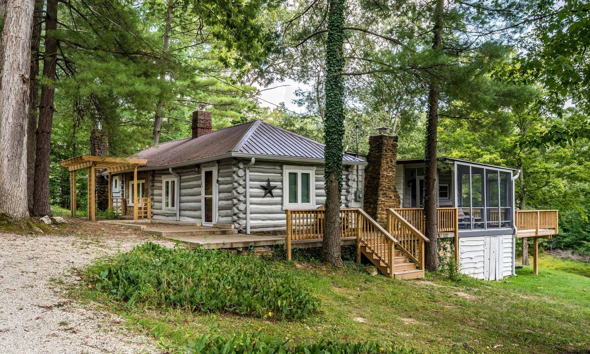 Helmsburg Cabin | Serenity Cabin | 3 Ponds, Hot Tub & 20 Private Acres 3BR, 2BA