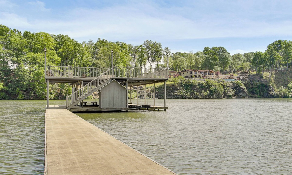 Florence House | Shoals Area Oasis w/Boat Dock & Outdoor Kitchen