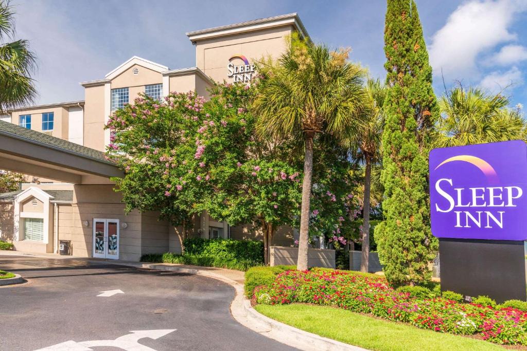 West Ashley Hotel | Sleep Inn Charleston - West Ashley