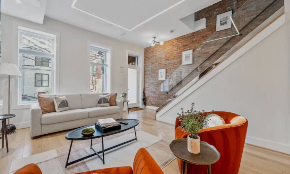 Mount Vernon Triangle House | Sleeps 12! Downtown-Entire home w/rooftop