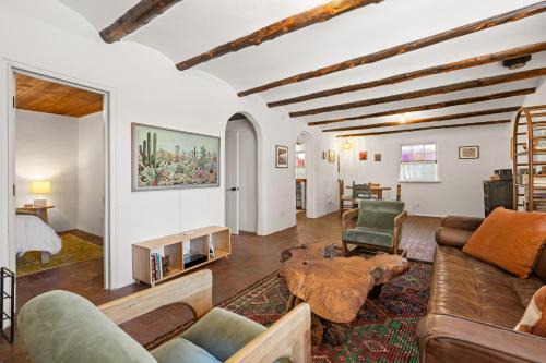 Southside House | Soulful Historic Adobe - 5 Mins to Plaza - Spacious and Inspiring