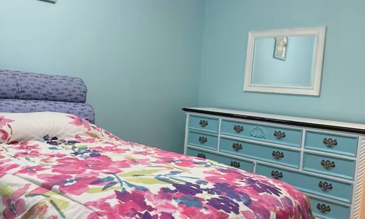 De Funiak Springs House | Spacious 7BR Retreat with Huge Pool, Hot Tub & Private Arcade!