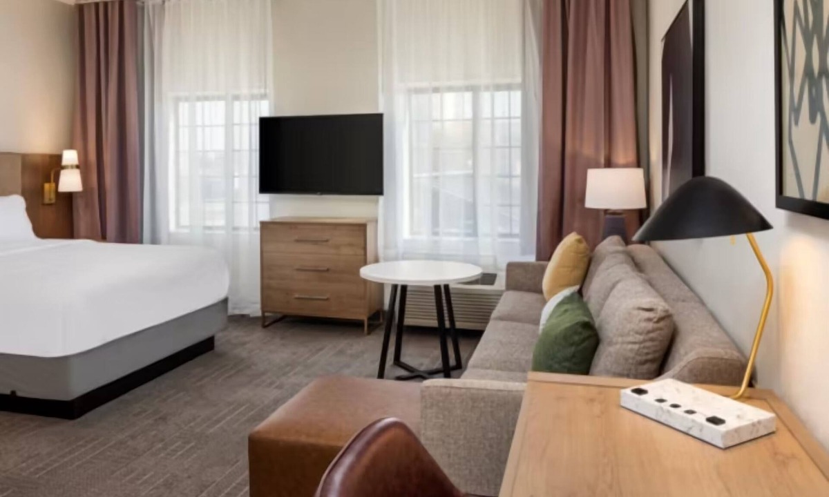 West Bloomington Hotel | Spacious Extended Stay in Bloomington with Breakfast – Great for Families